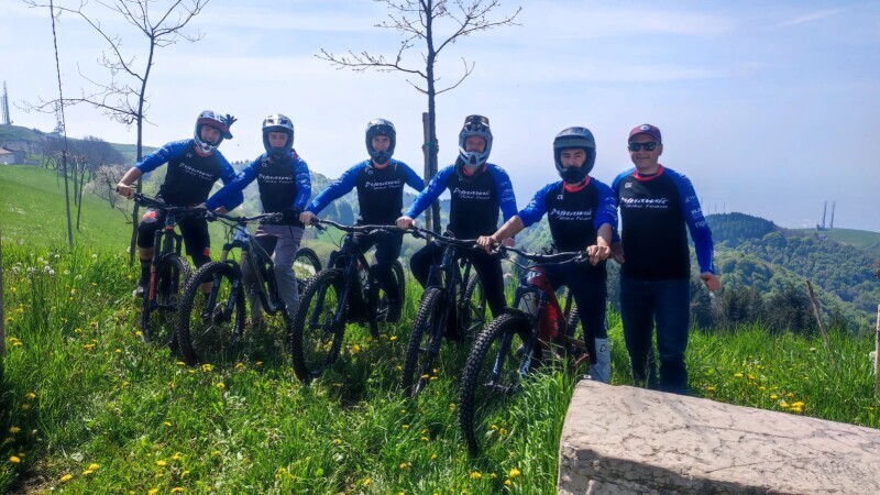 Die Enduro Crew des Dynamic Bike Team Eppan: Jo, Sams, Dani, Dominik, Thomas und Fonzi