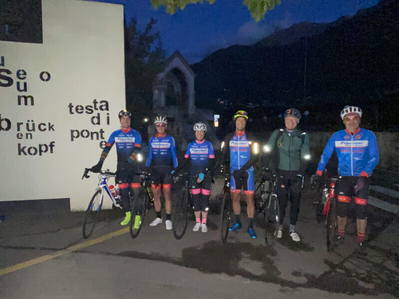 Vertreter des Eppaner Dynamic Bike Teams beim Start der Etappe - Radstaffel "Via Claudia Augusta"