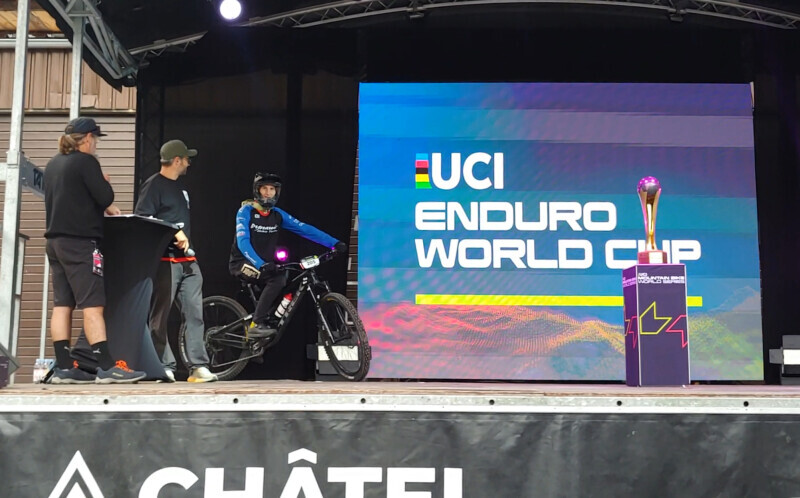Roll In von Daniel Cavosi (Dynamic Bike Team Eppan) beim MTB Enduro World Cup Elite Race in Chatel (FRA)